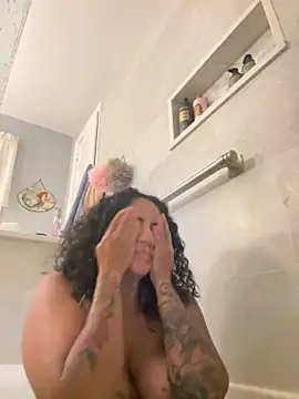 Snapshot of LatinaLoka chatting on 03-11-26, 02:39 LatinaLoka online show from 03-11-26, 02:39