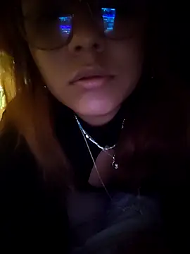 Snapshot of blurosa chatting on 04-15-26, 11:05 blurosa online show from 04-15-26, 11:05