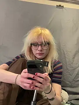 Snapshot of simplyobsessedwher chatting on 03-25-26, 08:15 simplyobsessedwher online show from 03-25-26, 08:15