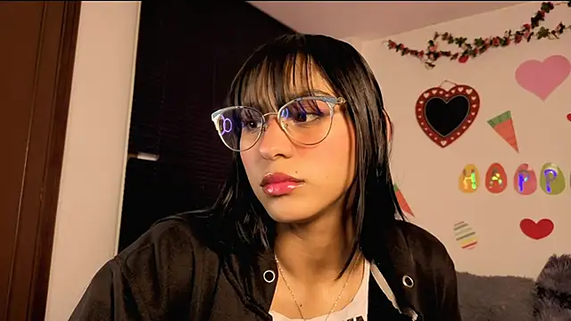 Snapshot of PaulaCutexs chatting on 04-29-26, 09:02 PaulaCutexs online show from 04-29-26, 09:02