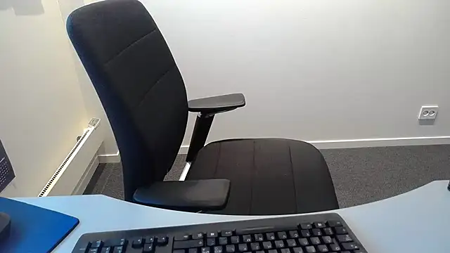 Snapshot of Buggemann chatting on 06-08-26, 03:18 Buggemann online show from 06-08-26, 03:18