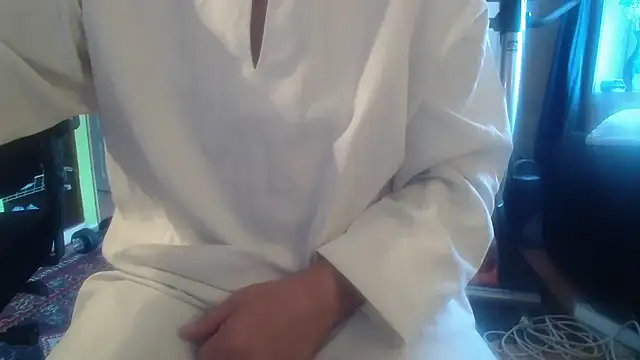 Snapshot of Buggemann chatting on 07-05-26, 03:56 Buggemann online show from 07-05-26, 03:56