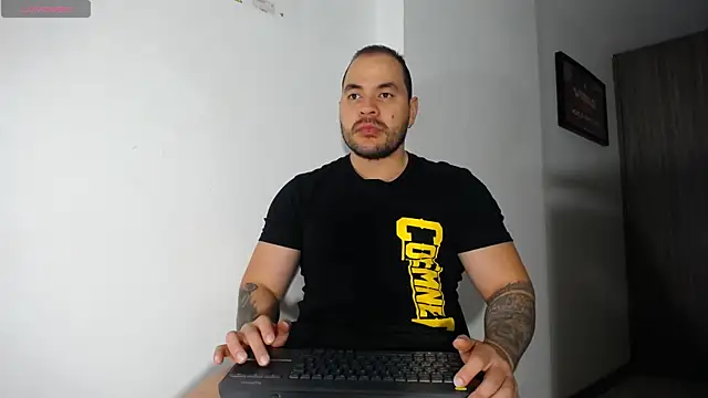 Snapshot of Axel_Dominus chatting on 06-22-26, 10:01 Axel Dominus online show from 06-22-26, 10:01