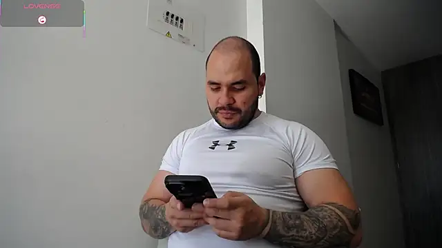 Snapshot of Axel_Dominus chatting on 08-07-26, 03:25 Axel Dominus online show from 08-07-26, 03:25