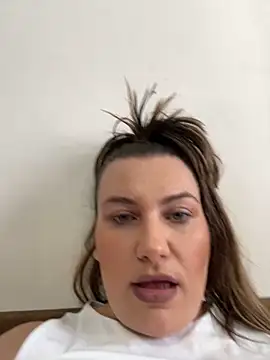 Snapshot of SweetCurvess chatting on 03-15-26, 12:44 SweetCurvess online show from 03-15-26, 12:44