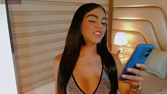 Snapshot of tiifannysexyhot chatting on 05-16-26, 05:37 tiifannysexyhot online show from 05-16-26, 05:37