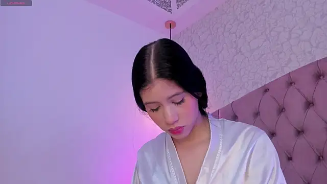 saraa joness  online show from 04-30-26, 06:14