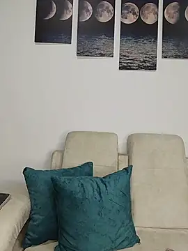 isabellaHill2 online show from 04-12-26, 04:17