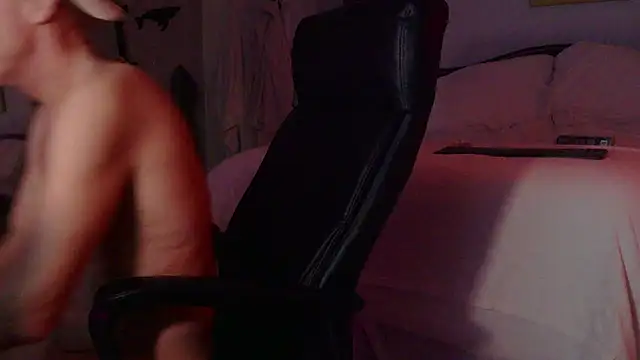 Kristopherbbb online show from 04-28-26, 06:51