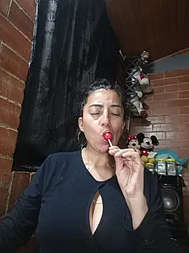 Snapshot of Alexandrina chatting on 06-19-26, 06:01 Alexandrina online show from 06-19-26, 06:01