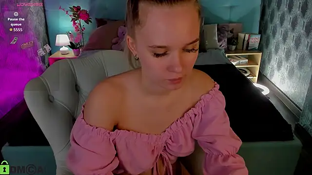Snapshot of Alice_Pleasance chatting on 03-31-26, 08:26 Alice Pleasance online show from 03-31-26, 08:26