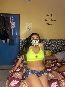 Snapshot of deshichut99 chatting on 03-12-26, 02:12 deshichut99 online show from 03-12-26, 02:12