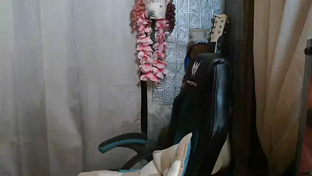 Snapshot of small_13 chatting on 05-13-26, 02:58 small 13 online show from 05-13-26, 02:58