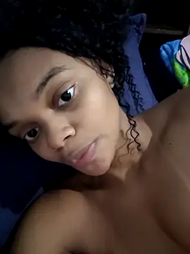 Snapshot of marialuiza2027 chatting on 04-25-26, 04:26 marialuiza2027 online show from 04-25-26, 04:26