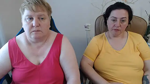 Snapshot of Lindy-Jeanie chatting on 06-15-26, 03:58 Lindy-Jeanie online show from 06-15-26, 03:58