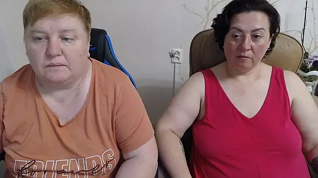 Snapshot of Lindy-Jeanie chatting on 06-20-26, 08:33 Lindy-Jeanie online show from 06-20-26, 08:33