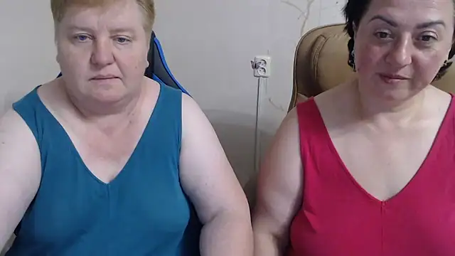Snapshot of Lindy-Jeanie chatting on 06-25-26, 07:18 Lindy-Jeanie online show from 06-25-26, 07:18