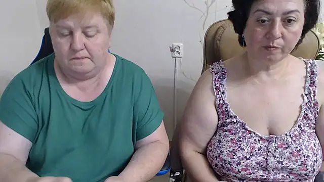 Snapshot of Lindy-Jeanie chatting on 07-09-26, 08:35 Lindy-Jeanie online show from 07-09-26, 08:35
