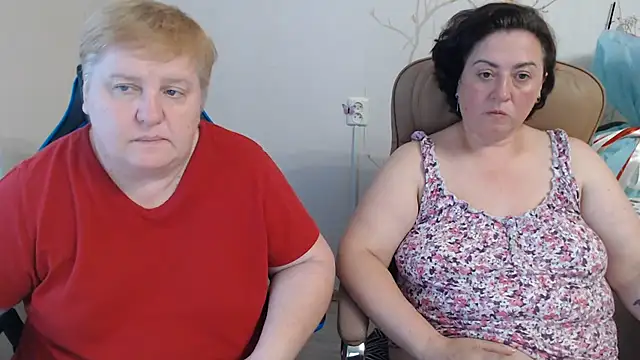 Snapshot of Lindy-Jeanie chatting on 07-27-26, 04:47 Lindy-Jeanie online show from 07-27-26, 04:47