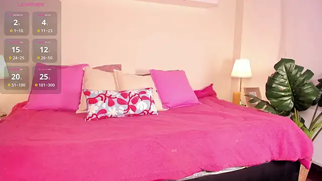 Snapshot of cuttie_blondie chatting on 07-14-26, 11:27 cuttie blondie online show from 07-14-26, 11:27