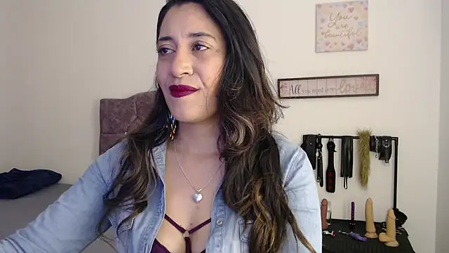 Snapshot of violeta_scott chatting on 06-04-26, 12:11 violeta scott online show from 06-04-26, 12:11