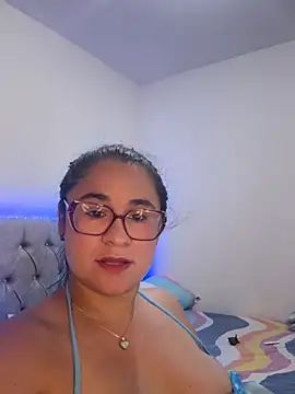 Snapshot of estrellajunior chatting on 04-04-26, 01:48 estrellajunior online show from 04-04-26, 01:48