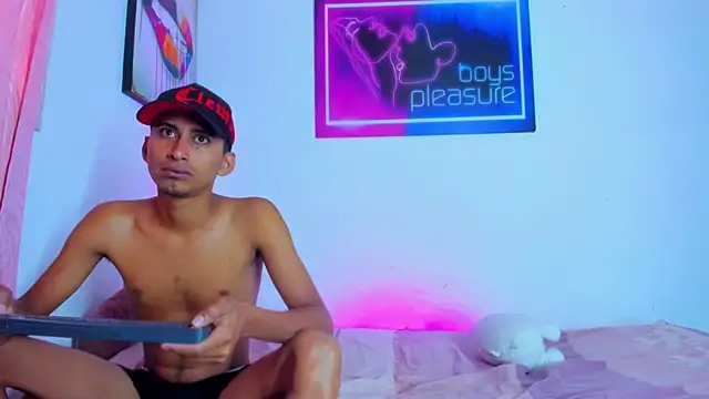 Boys xxx  online show from 04-19-26, 12:15