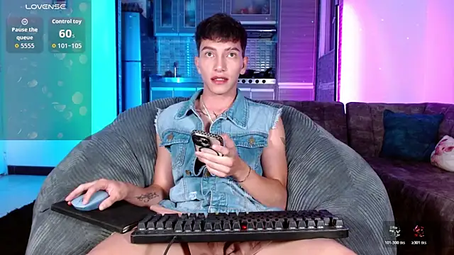 Snapshot of tiam_muller_fenix chatting on 07-11-26, 11:28 tiam muller fenix online show from 07-11-26, 11:28
