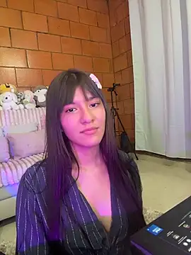 Snapshot of xayah_cute chatting on 05-16-26, 04:20 xayah cute online show from 05-16-26, 04:20