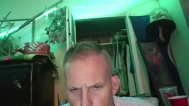 Snapshot of strokingjoe14585 chatting on 06-13-26, 03:59 strokingjoe14585 online show from 06-13-26, 03:59