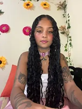 Snapshot of SpidderSecret chatting on 04-21-26, 01:42 SpidderSecret online show from 04-21-26, 01:42