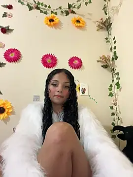 Snapshot of SpidderSecret chatting on 05-11-26, 02:17 SpidderSecret online show from 05-11-26, 02:17