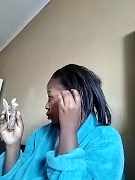 Snapshot of Prettylicou chatting on 05-27-26, 12:24 Prettylicou online show from 05-27-26, 12:24