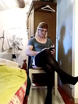 Snapshot of stephie83 chatting on 04-01-26, 03:42 stephie83 online show from 04-01-26, 03:42