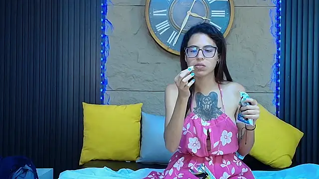 Snapshot of Emily_Lopera chatting on 06-17-26, 12:02 Emily Lopera online show from 06-17-26, 12:02
