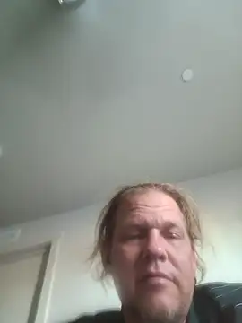 Snapshot of yourMasterisBored chatting on 05-15-26, 12:39 yourMasterisBored online show from 05-15-26, 12:39