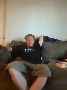 Snapshot of yourMasterisBored chatting on 05-19-26, 01:22 yourMasterisBored online show from 05-19-26, 01:22
