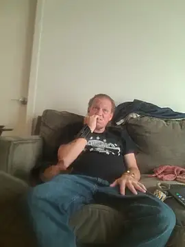 Snapshot of yourMasterisBored chatting on 05-19-26, 02:01 yourMasterisBored online show from 05-19-26, 02:01