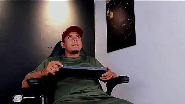 Snapshot of Dante212_Vibes chatting on 03-19-26, 09:02 Dante212 Vibes online show from 03-19-26, 09:02