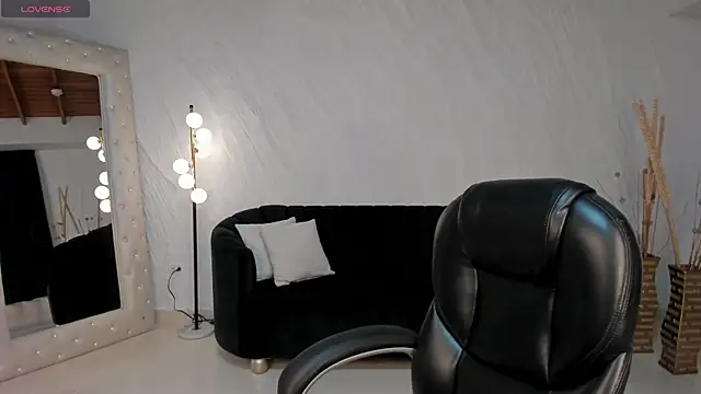Snapshot of AntonellaDimeo chatting on 05-08-26, 03:56 AntonellaDimeo online show from 05-08-26, 03:56