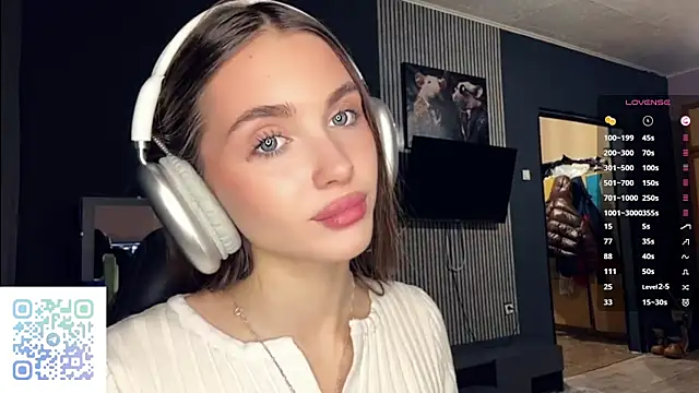 Veluxe online show from 03-22-26, 03:59