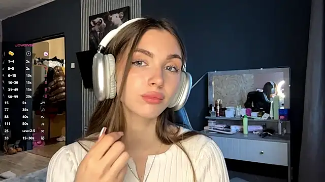 Veluxe online show from 03-28-26, 03:11