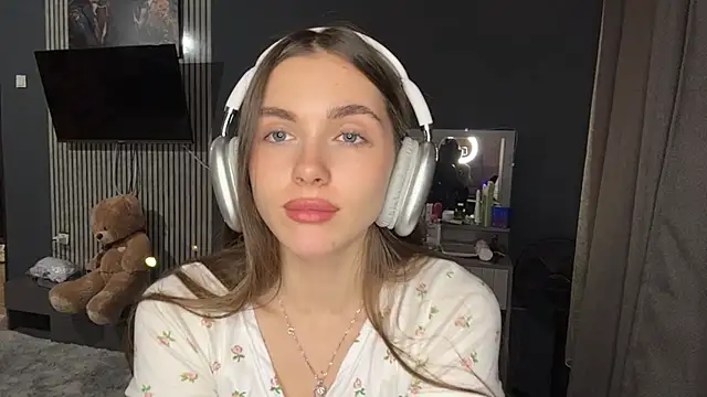 Veluxe online show from 04-06-26, 04:19