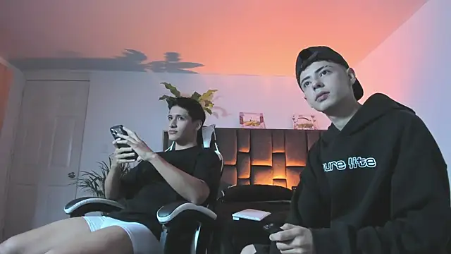 SebastianReed  online show from 04-25-26, 06:27