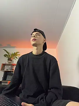 SebastianReed  online show from 06-25-26, 04:23
