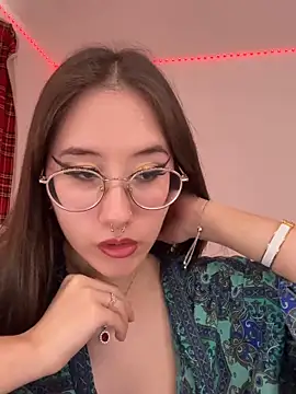Snapshot of evelynnMiss chatting on 06-15-26, 01:57 evelynnMiss online show from 06-15-26, 01:57
