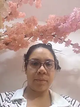 Snapshot of Aila_Phone chatting on 05-20-26, 06:03 Aila Phone online show from 05-20-26, 06:03