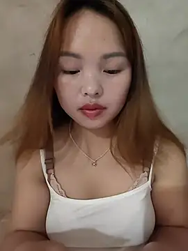 Snapshot of Mina_xYx chatting on 06-19-26, 01:43 Mina xYx online show from 06-19-26, 01:43
