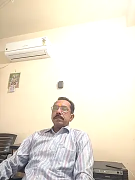 Snapshot of biger_top chatting on 07-16-26, 02:17 biger top online show from 07-16-26, 02:17