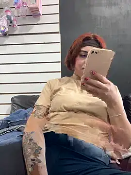 Snapshot of BlueHotBaby chatting on 06-19-26, 01:32 BlueHotBaby online show from 06-19-26, 01:32
